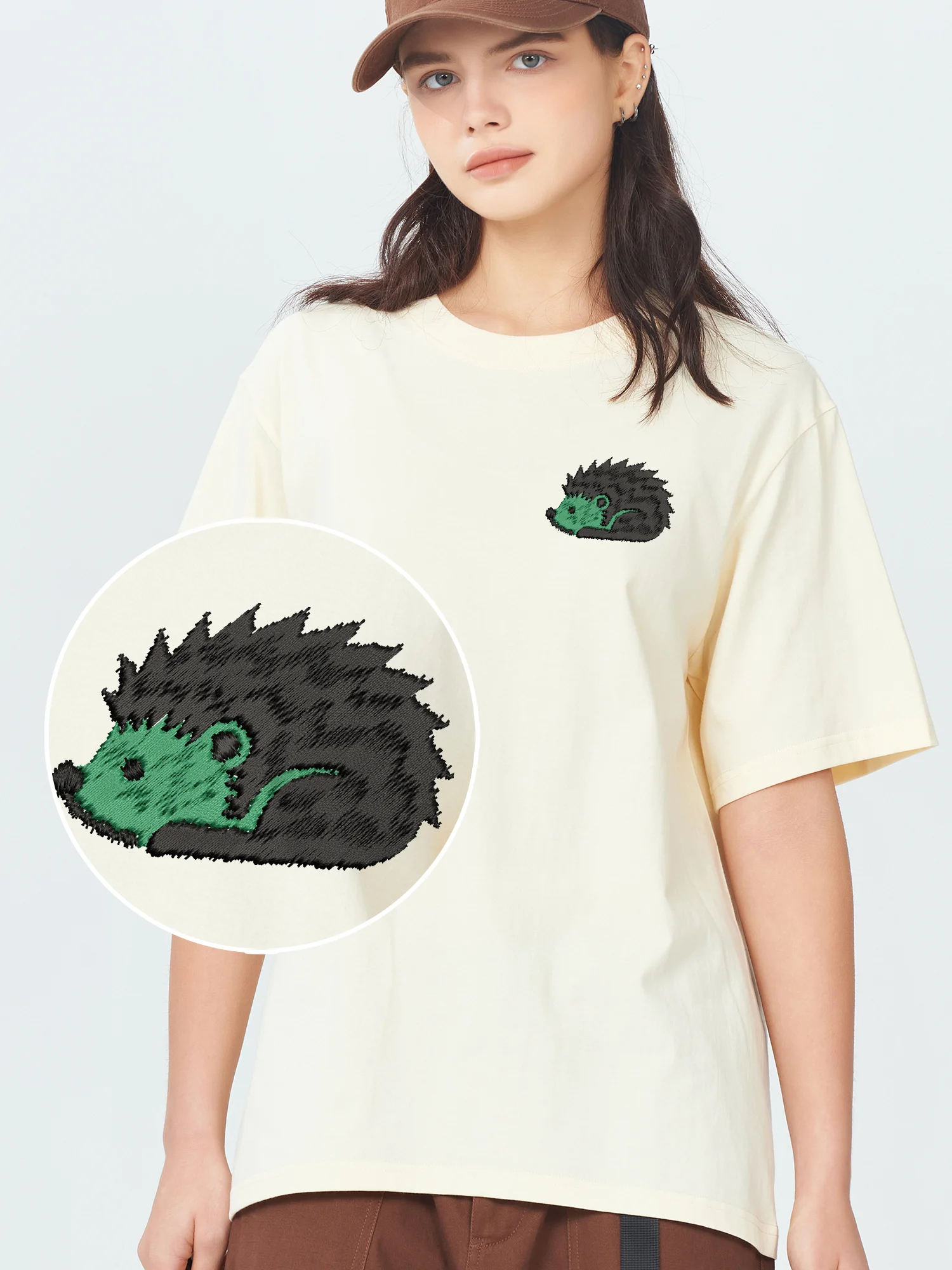 

Cute Hedgehog Embroidered Animals Short Sleeve Luxury Tshirt High Quality Fashionable Trendy Embroidery Tops Unisex Casual Style