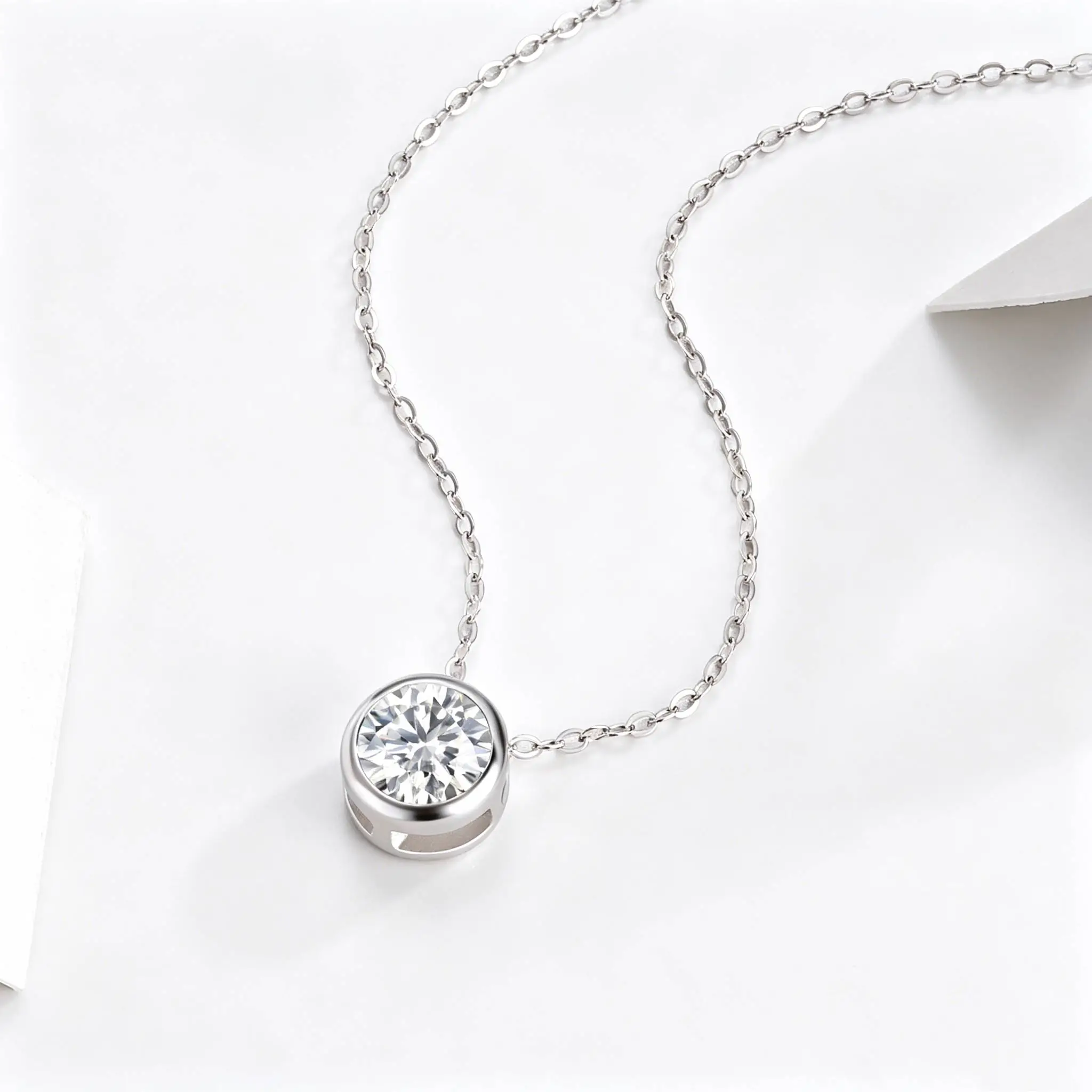 

Shiny Moissanite Frame Pendant Necklace 925 Sterling Silver Minimalist Fashion Wedding Fine Jewelry Gift for Women Daily Party