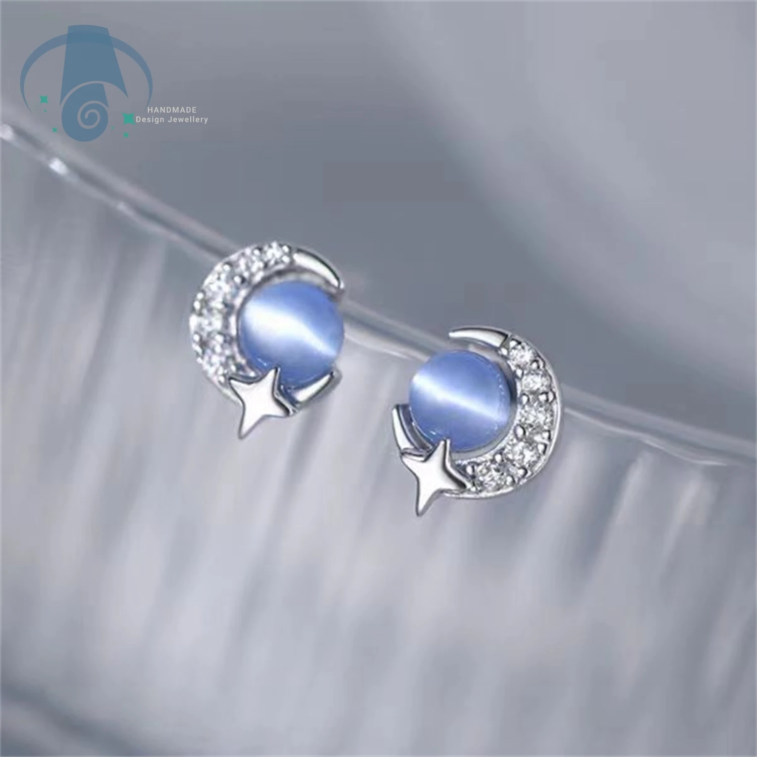 Elegant Cat Eye Stone Hoop Earrings Hollow Out Lightweight Vintage Style Jewelry for Women Daily Matching Birthday Gift Idea