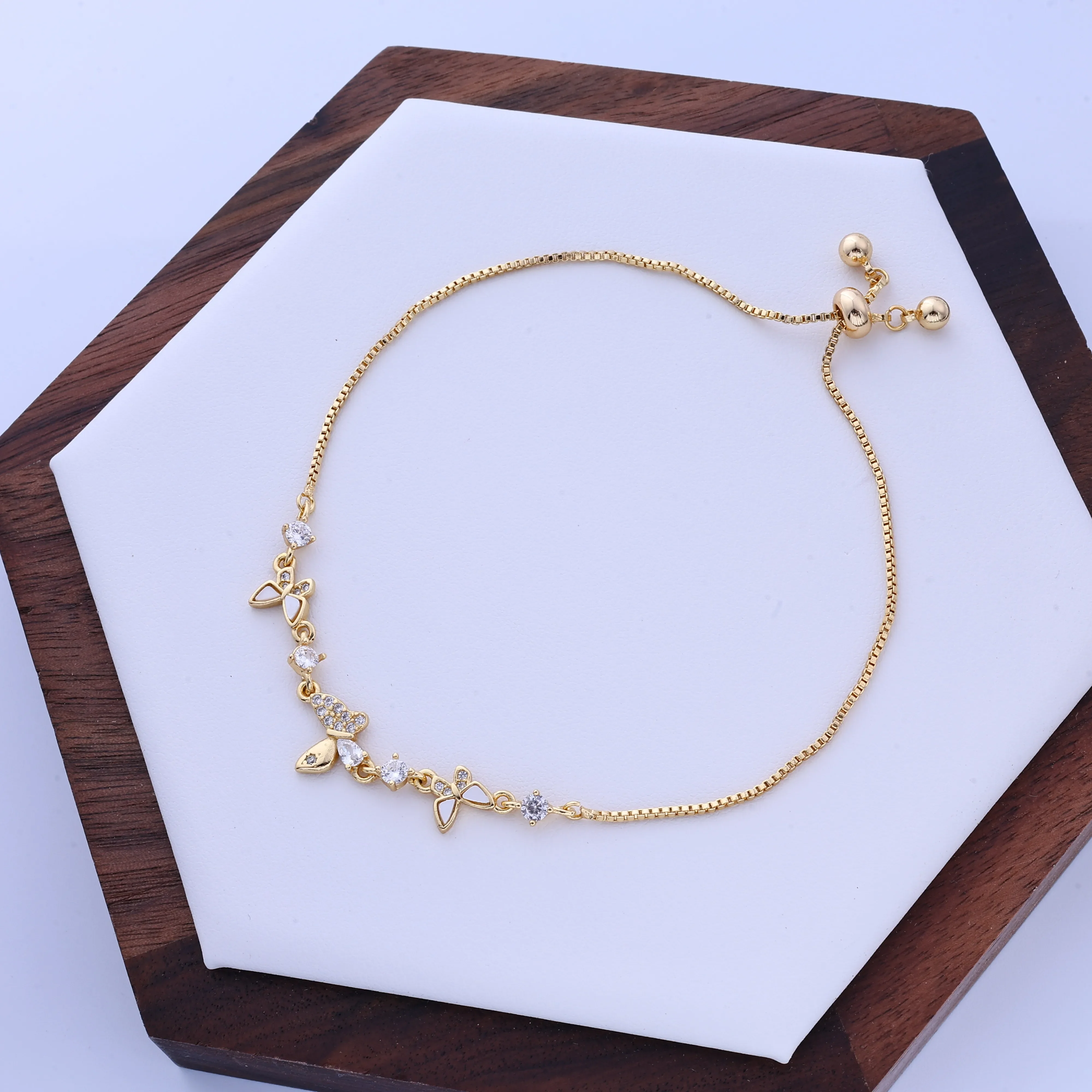 قلادة ذهبية فاخرة خفيفة الوزن - قلادة جميلة بتصميم راقي، رائعة، بسيطة، سلسلة عنق متعددة الاستخدامات، مثالية