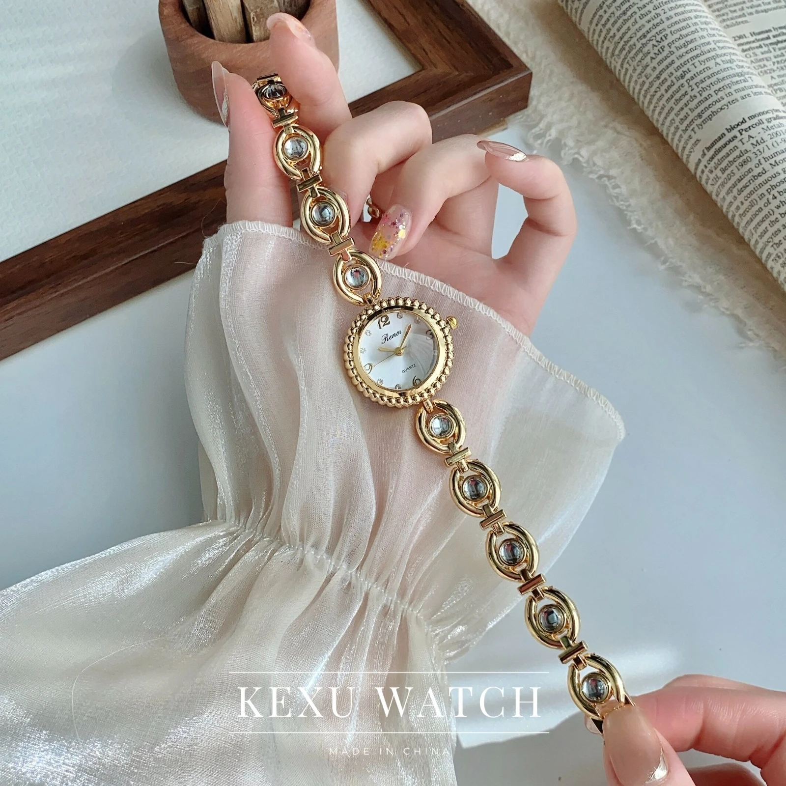 Vintage-inspired French Style Round Bangle Watch for Women – Elegant French Retro Bracelet Quartz Wristwatch, Perfect Daily Gift