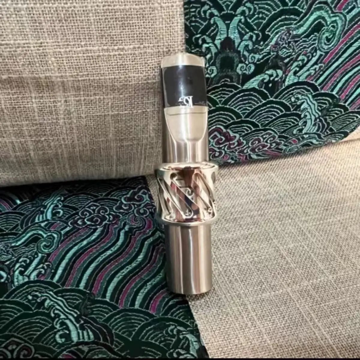 Silver-Plated Sax Ligature Clip Exclusive for Beechler Alto Sax Mouthpiece