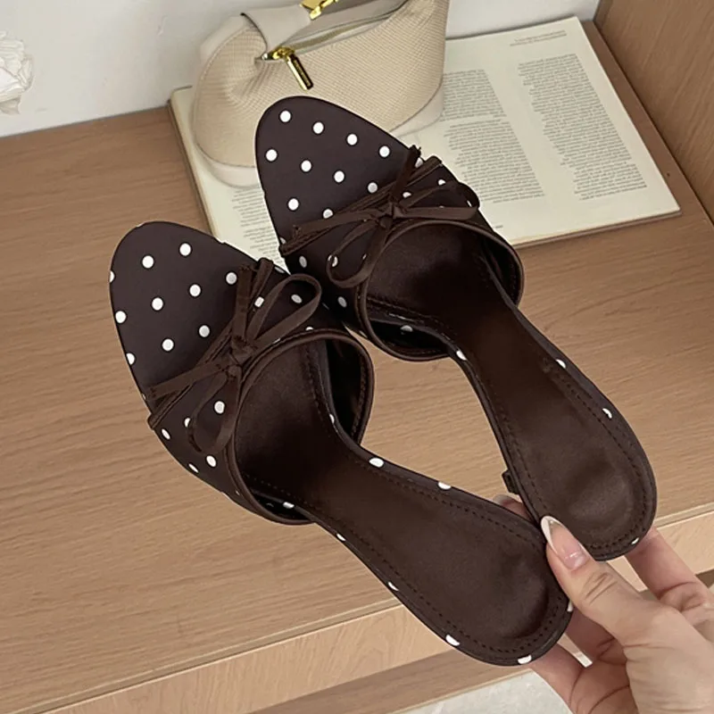

Модные летние шелковые женские шлепанцы Eilyken с принтом в горошек и бабочками на тонком каблуке, высококачественные туфли-слайды для вечеринок