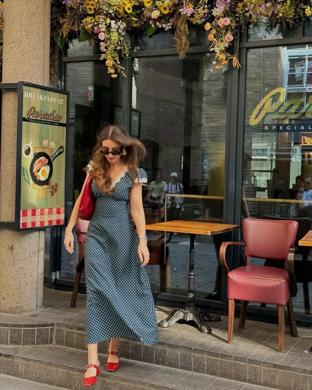 YENKYE 2025, Damen-Kleid, marineblau, gepunktet, langes Kleid, Spitzenbesatz, V-Ausschnitt, kurze Ärmel, A-Linie, elegante Urlaubskleider, Sommer-Maxi-Robe – Detail 2