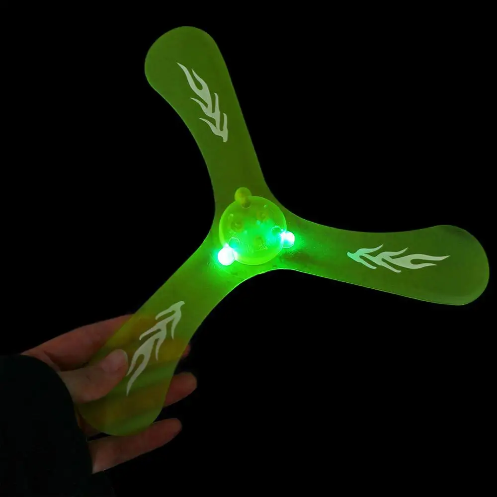 Sport ritorno Boomerang gioco interattivo luminoso 3 foglie Boomerang LED Light Boomerang Thrower Toys Flying Boomerang Toy