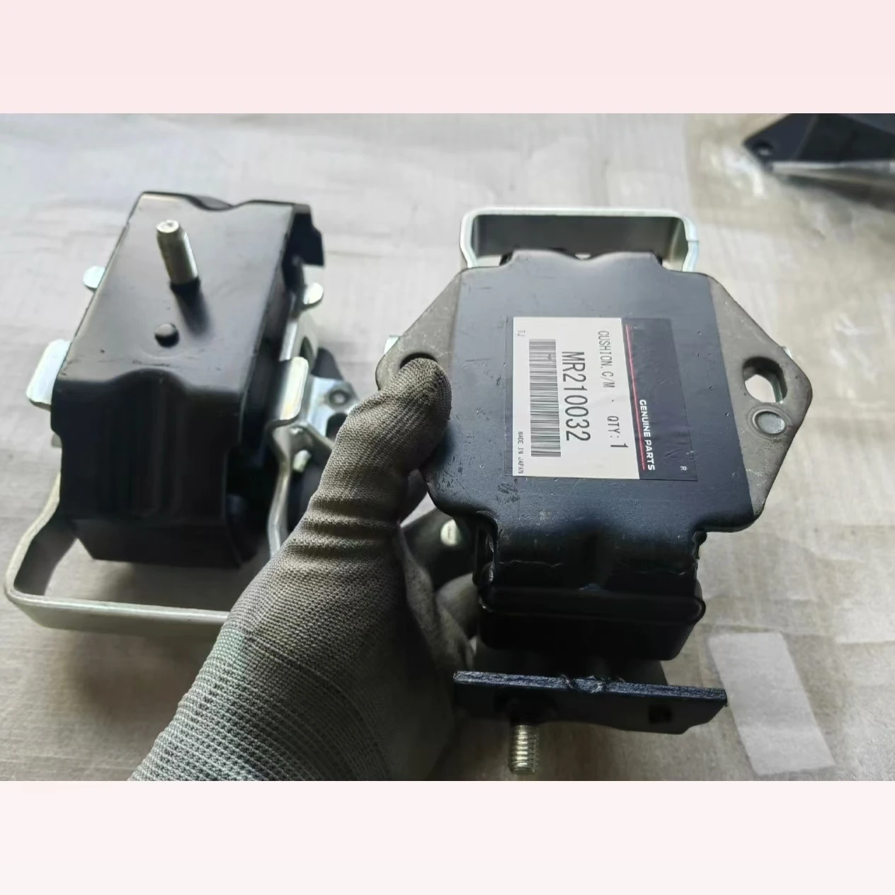 Supporto motore anteriore sinistro/destro compatibile MR 210032   Per Mitsubishi Montero