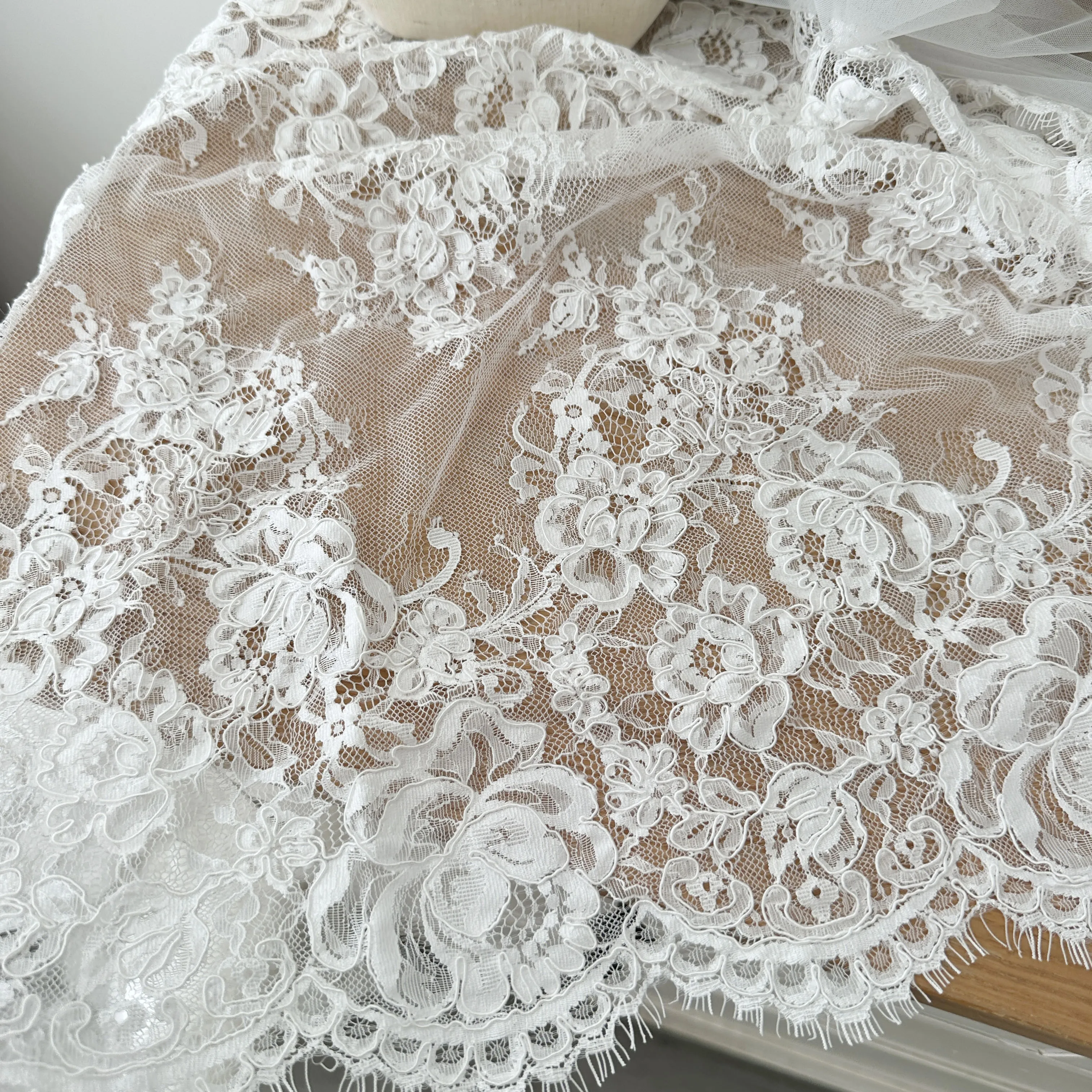 3 Meters Hand Made Alencon Lace Trim in Ivory , Bridal Veil Straps for Wedding Sash, Headband Jewelry Costume Design