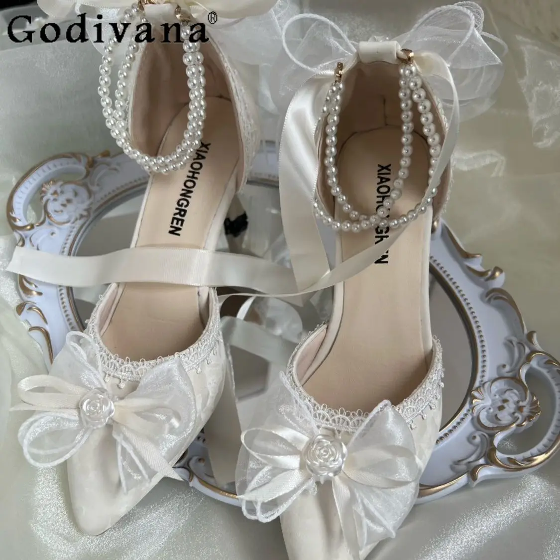 

2025 Japanese New Lolita Sweet Girls Bow Lace High Heels Versatile Pearl Chain Elegant Bar Mitzvah Satin Pointed Wedding Shoes