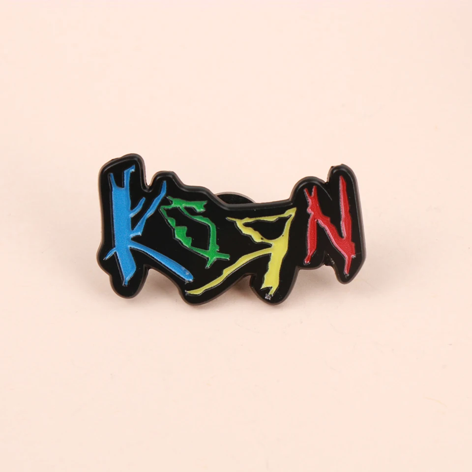 Rock Logo Kiss of The American Band Emaille Metall Lustige Anstecknadeln Broschen Abzeichen Schmuck Geschenk für Musikfans Freunde