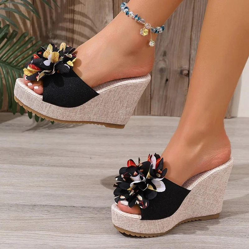 

2025 New Women's Fashionable Comfortable Non-Slip Wear-Resistant College Vacation Beach Style Flower Flat Heel Flip Flops