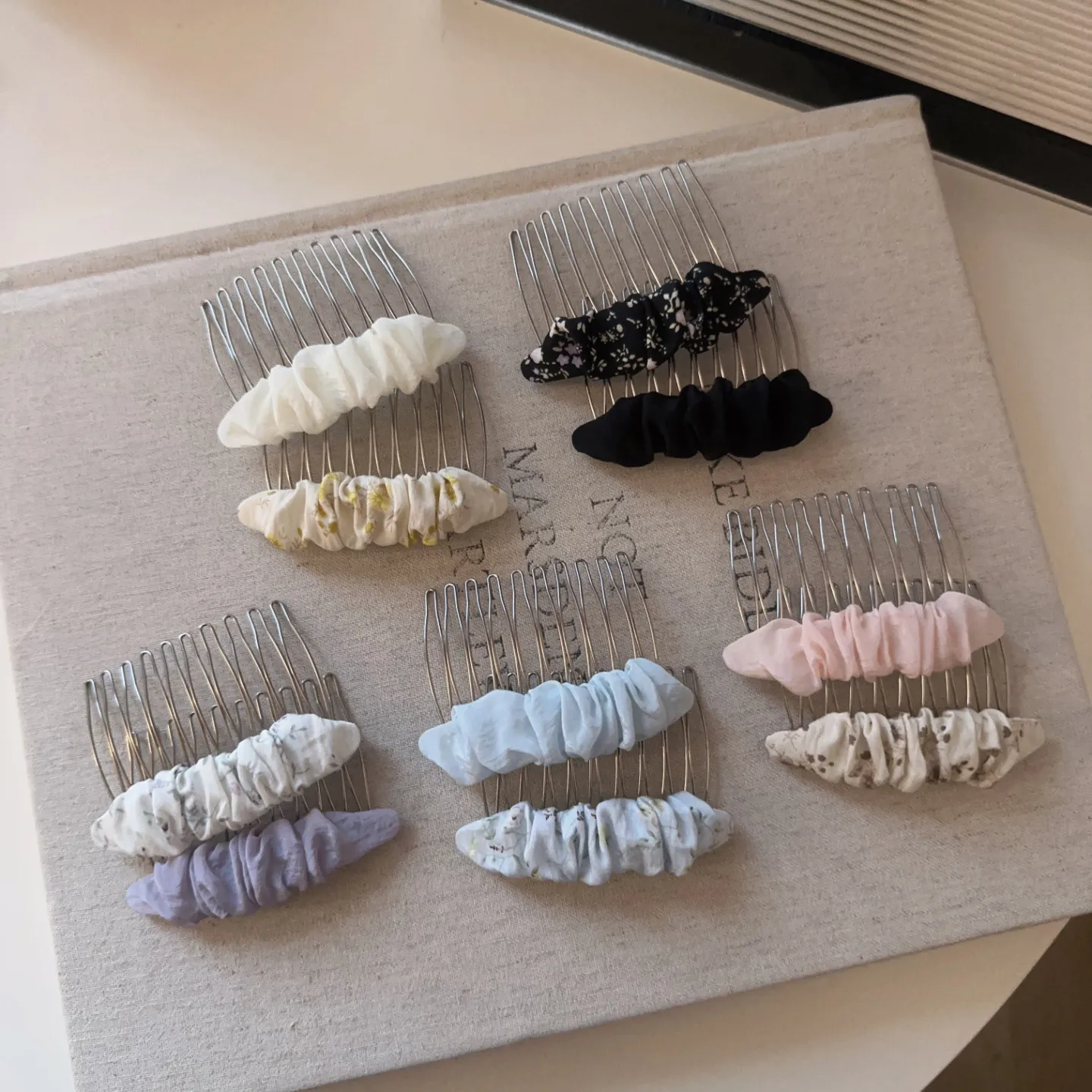 Reverse Hair Comb Fabric Solid Color Small Floral Print Side Broken Hair Clip for Women Sweet Princess Non Slip Portable