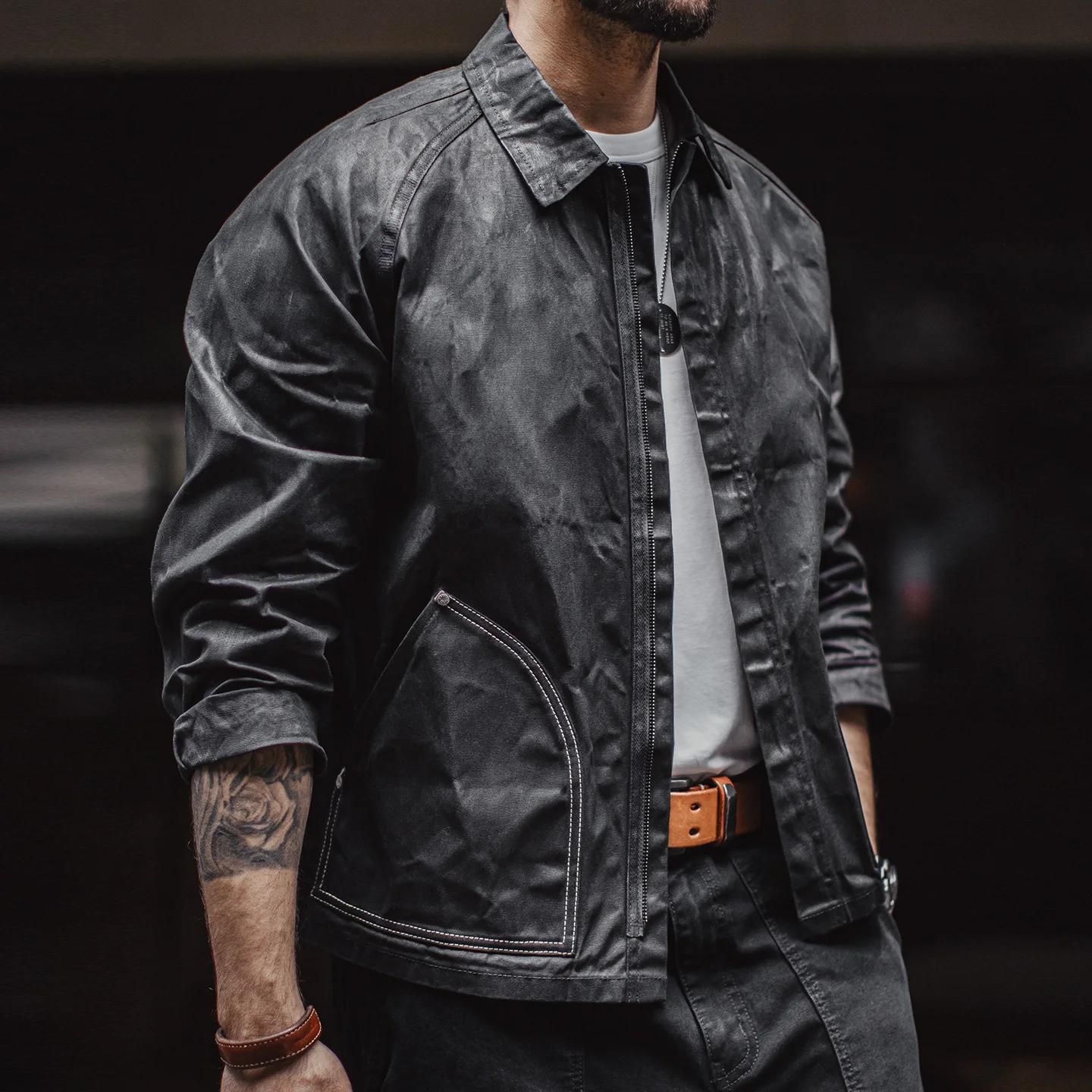 Maden Schwarze, geölte Canvas-Jagdjacke mit Kontrastnähten, robuste, kurz geschnittene Oberbekleidung, lässige kurze Länge für Herren, Herbst