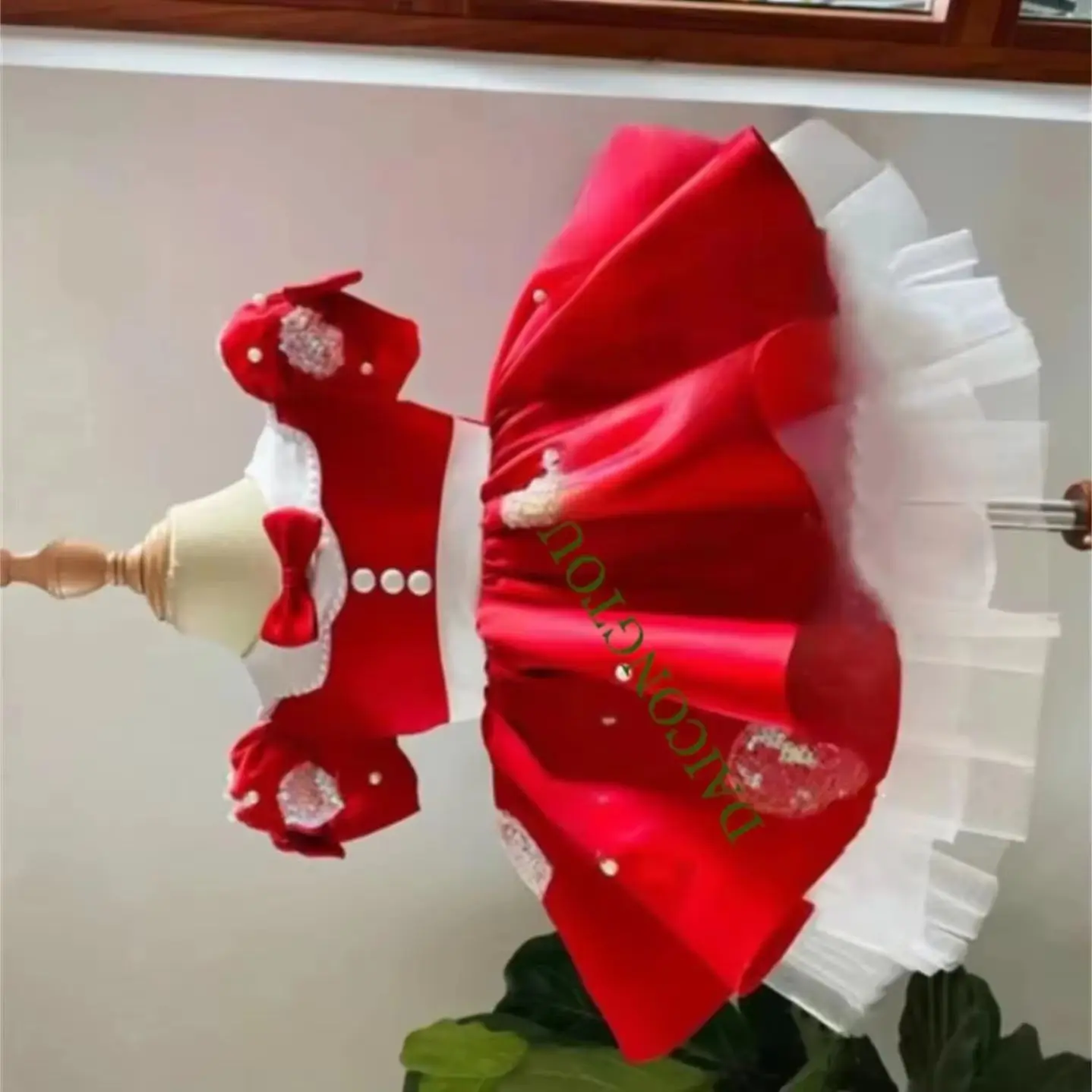 

Милое красное атласное многоярусное тюлевое платье для маленьких девочек на день рождения с короткими пышными рукавами и жемчугом, украшение для первого причастия, платье 12 м