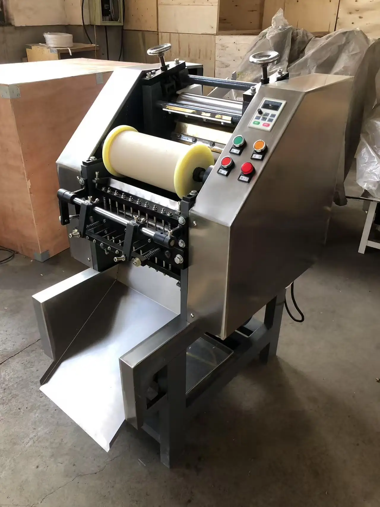 Electric Butterfly Shaped Spaghetti Noodle Farfalle Pasta Making Machine