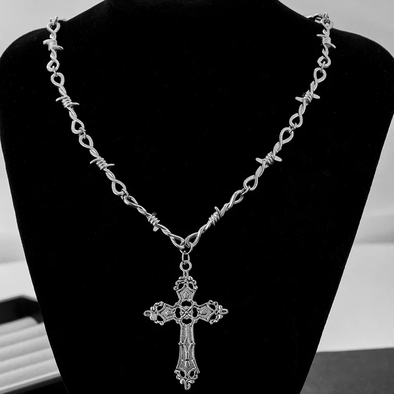 سلك صغير Brambles الحديد القلب المختنق قلادة المرأة الهيب هوب القوطية الشرير نمط الأسلاك الشائكة الشوك الصغير سلسلة المختنق الهدايا