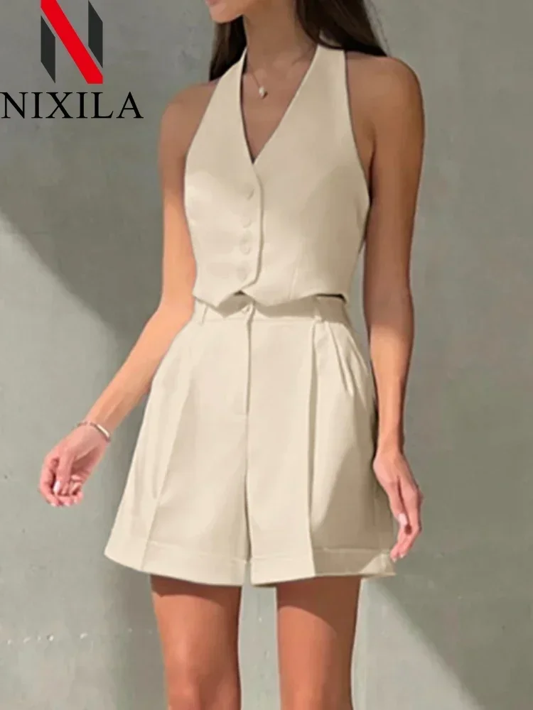 Neu im Sommer: Elegantes, minimalistisches 2-teiliges Damen-Outfit – Ärmelloses Oberteil und offener Rücken mit Shorts