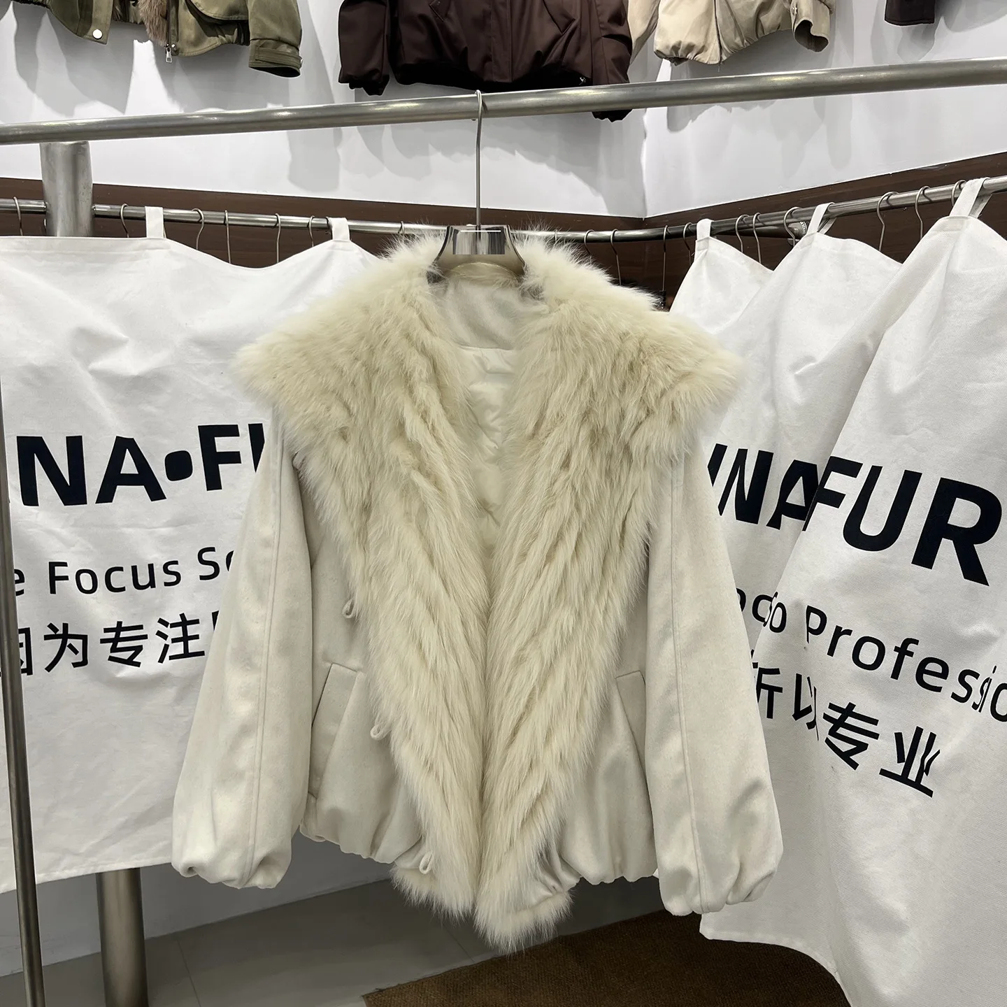 Winter Thick Horn Button Parker Jacket Female Natural Large Fur Collar Woolen Down Jacket Women White Duck Down Short Outwears