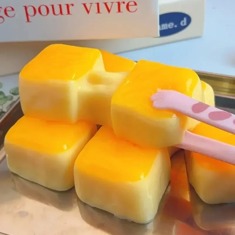 เค้กข้าวเหนียวซิลิโคนจำลองอาหารยืดและ AntiStress ของเล่นสำหรับสำนักงานนักเรียน Sensory Squeezable ของเล่น 15UB