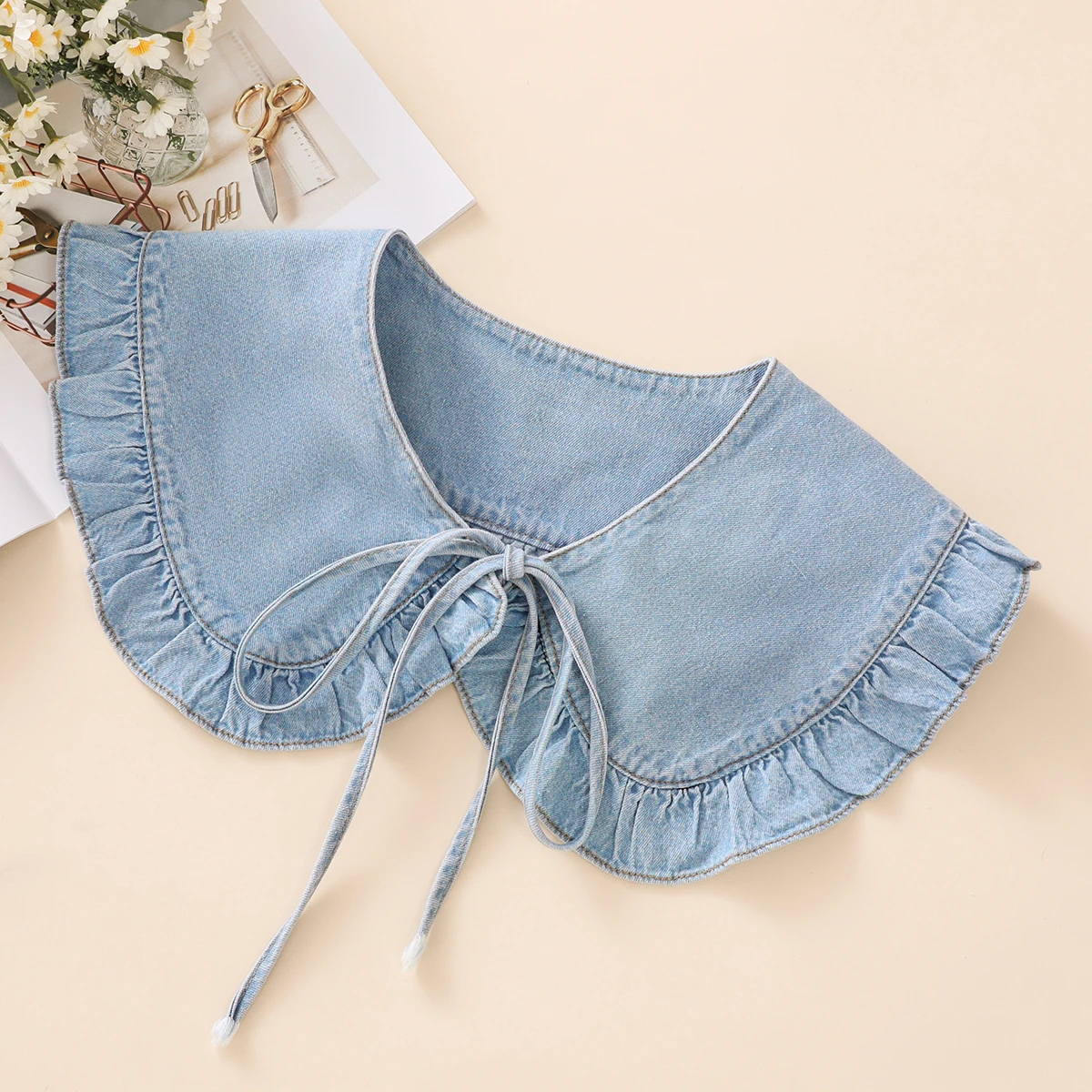 Schalkragen aus gewaschenem Denim für Damen mit plissierter Spitze und modischem Fake-Kragen – Detail 11