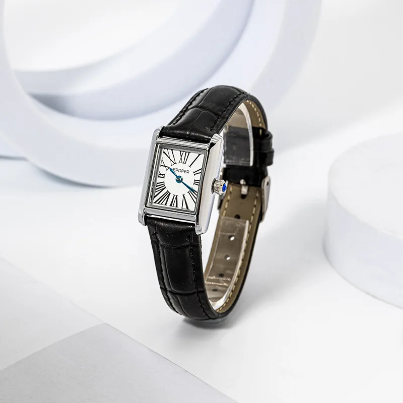 ساعة كوارتز نسائية راقية وبسيطة على شكل مربع مع ملمس فاخر قديم وصغير، مثالية للطلاب.