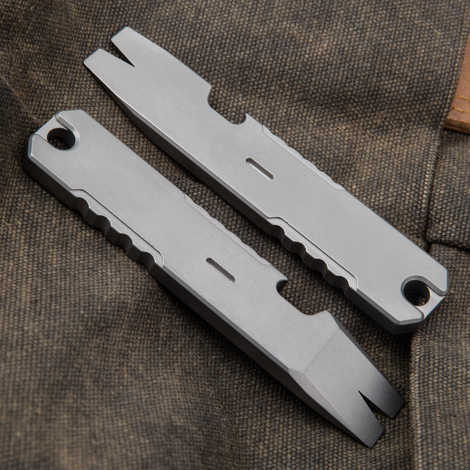 Titaniumlegering Multifunctionele kleine koevoet Buiten Draagbare hulpprogramma's Flesopener Schroevendraaier Hulpprogramma's