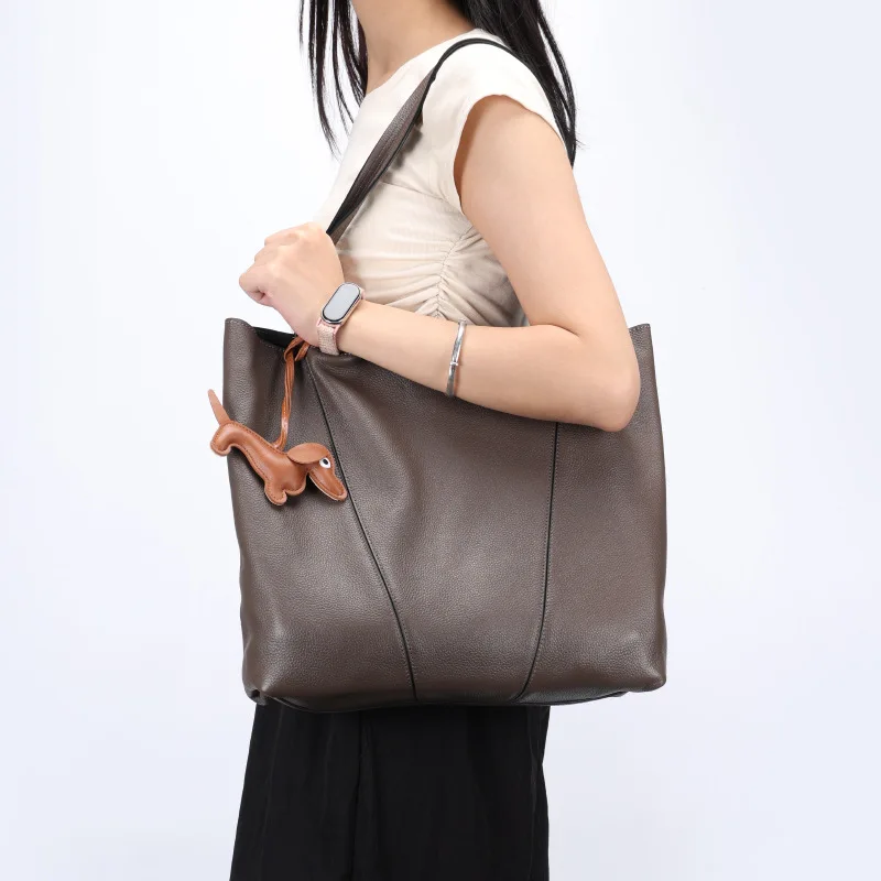 Lazy wind tote bag, large-capacity underarm shoulder bag, versatile letter bag.