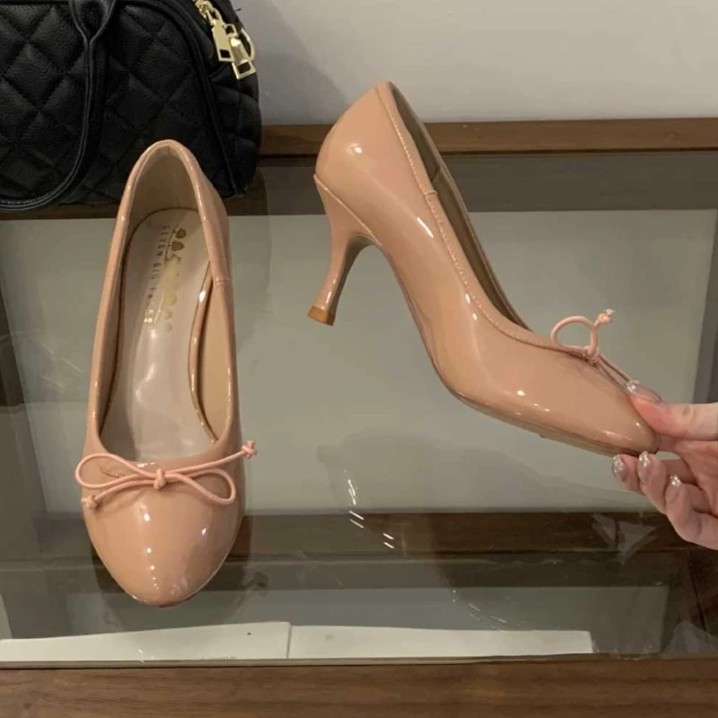 Роскошные дизайнерские туфли телесного цвета из лакированной кожи, модные элегантные туфли на высоком каблуке с бантом, женские удобные вечерние модельные туфли с круглым носком