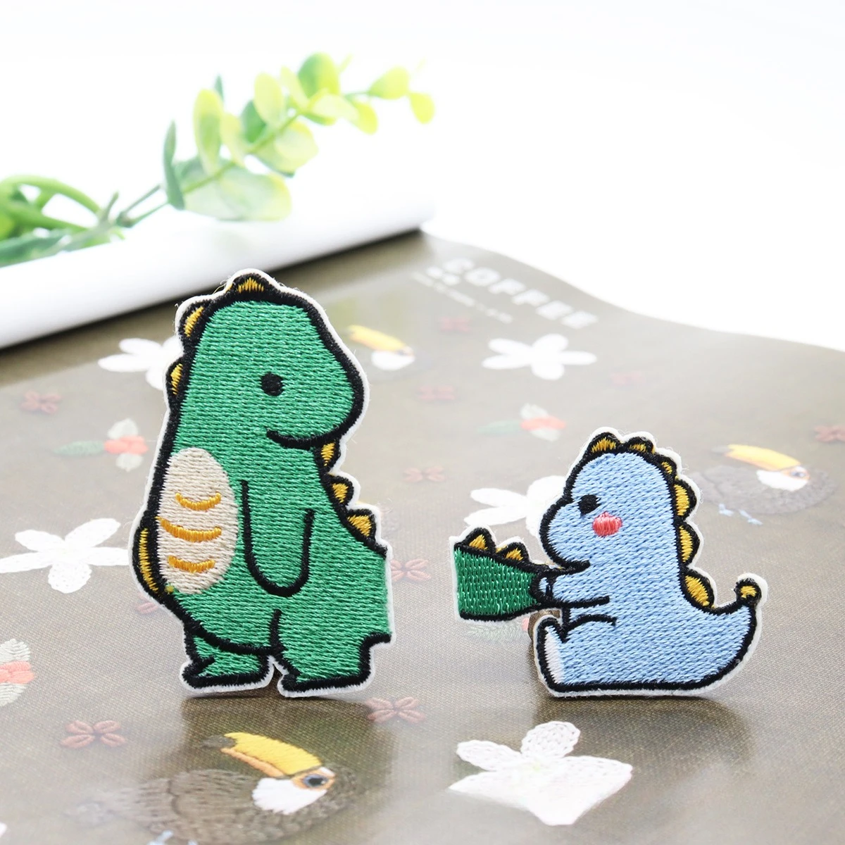 Самоклеящиеся нашивки с вышивкой динозавра из мультфильма для одежды, рюкзака, пары для родителей и детей, одежда, брюки, ремонт отверстий