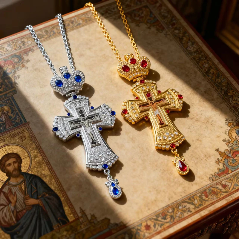 Neues vergoldetes orthodoxes Brustkreuz mit roten Kristallakzenten und Kruzifix-Ikone, hochwertiger liturgischer Schmuck für Priester. – Detail 10