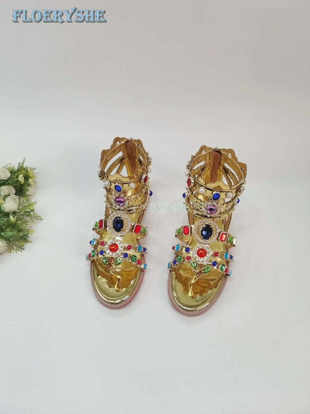 Sandali di lusso con strass Hollow Split Toe donna estati stivali Zip Gold Cat Walk 2024 New Arrivla nicchia Round Toe Flats Fashion