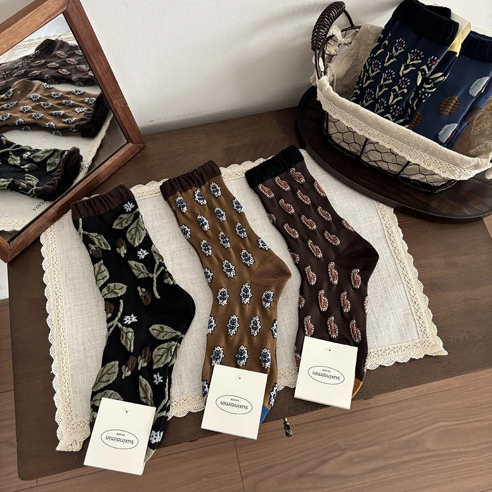 2026 New Women's Socks Autumn and Winter Harajuku Retro Middle Tube Socks Women Polka Dot Flower Embossment Cotton Long Socks
