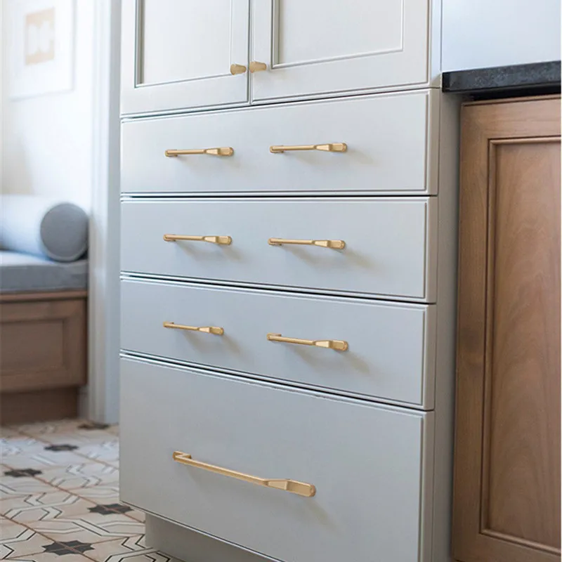 Beicai European Simple Black Kitchen Furniture Handles Matte Gold Aluminum Alloy Cabinet Drawer Pulls Furniture Handle Hardware