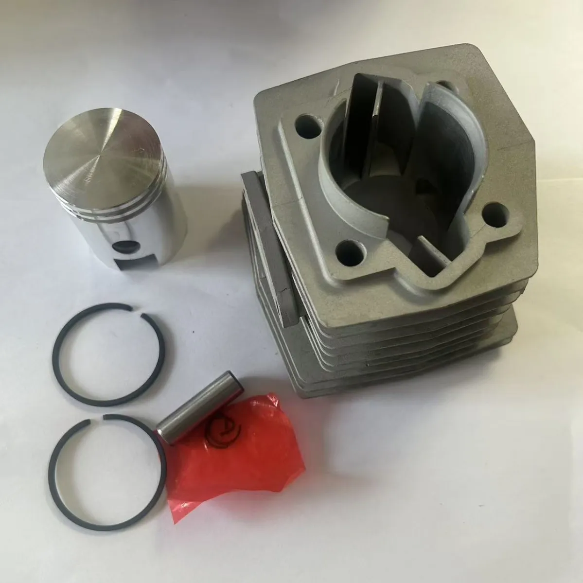 Modified bicycle engine two-stroke 80cc cylinder assembly