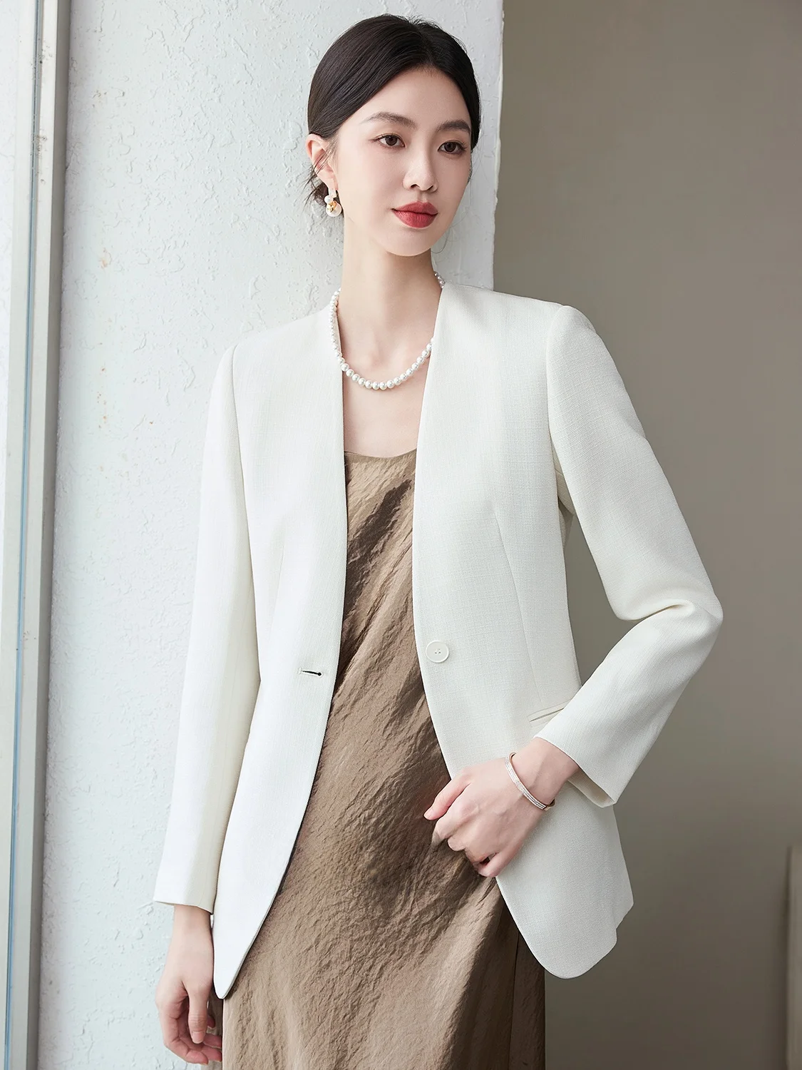 

Женская повседневная верхняя одежда из полиэстера, с длинными рукавами, стандартной длины, свободного кроя, для поездок на работу, элегантная, деловая.