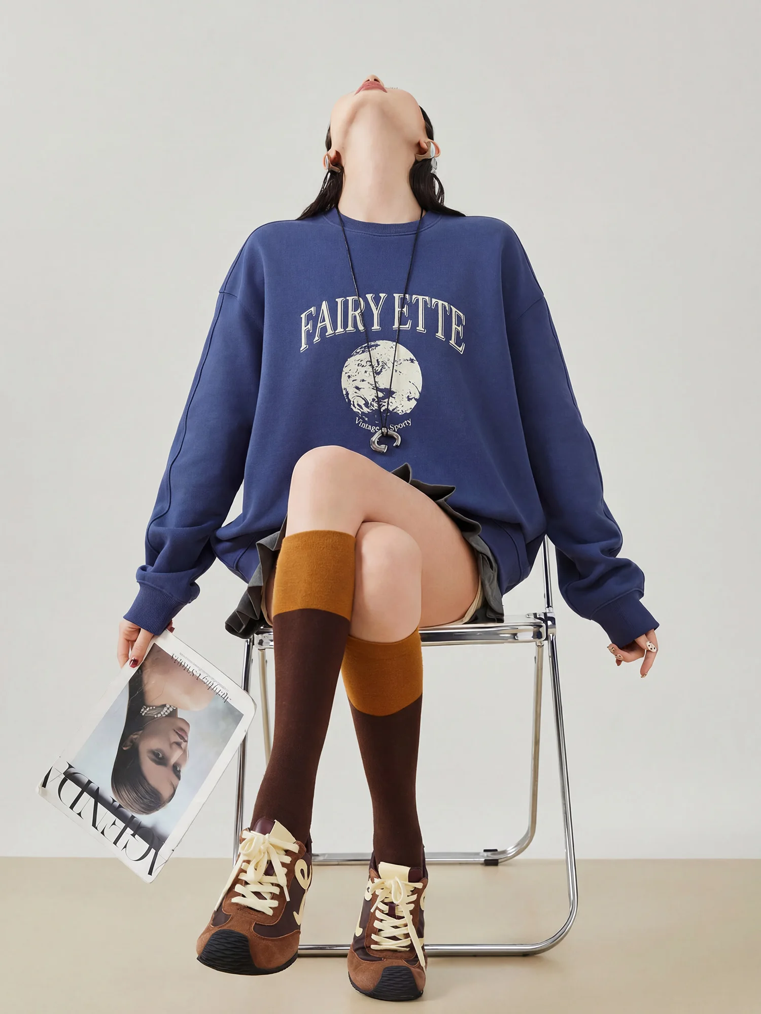 

Американский ретро-свитшот с круглым вырезом, женский, свободного кроя, в корейском стиле, синий, с буквенным принтом, повседневный, универсальный, модный топ