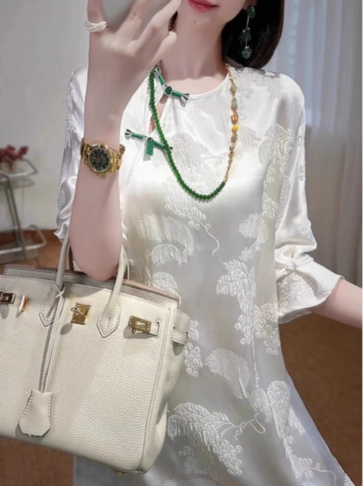 ชุดเดรสผ้าซาตินปักลายดอกไม้สไตล์จีนสำหรับผู้หญิง ดีไซน์หรูหราสำหรับฤดูร้อน กระดุมแบบเรโทร ทรงเอไลน์