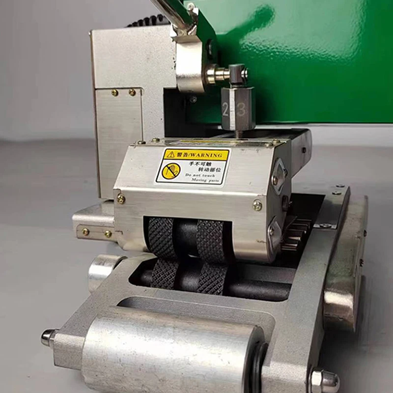900 Type Geomembrane Welding Machine Adjustable Climbing Welding Machine Tunnel Waterproofing Plate Welding 1800W