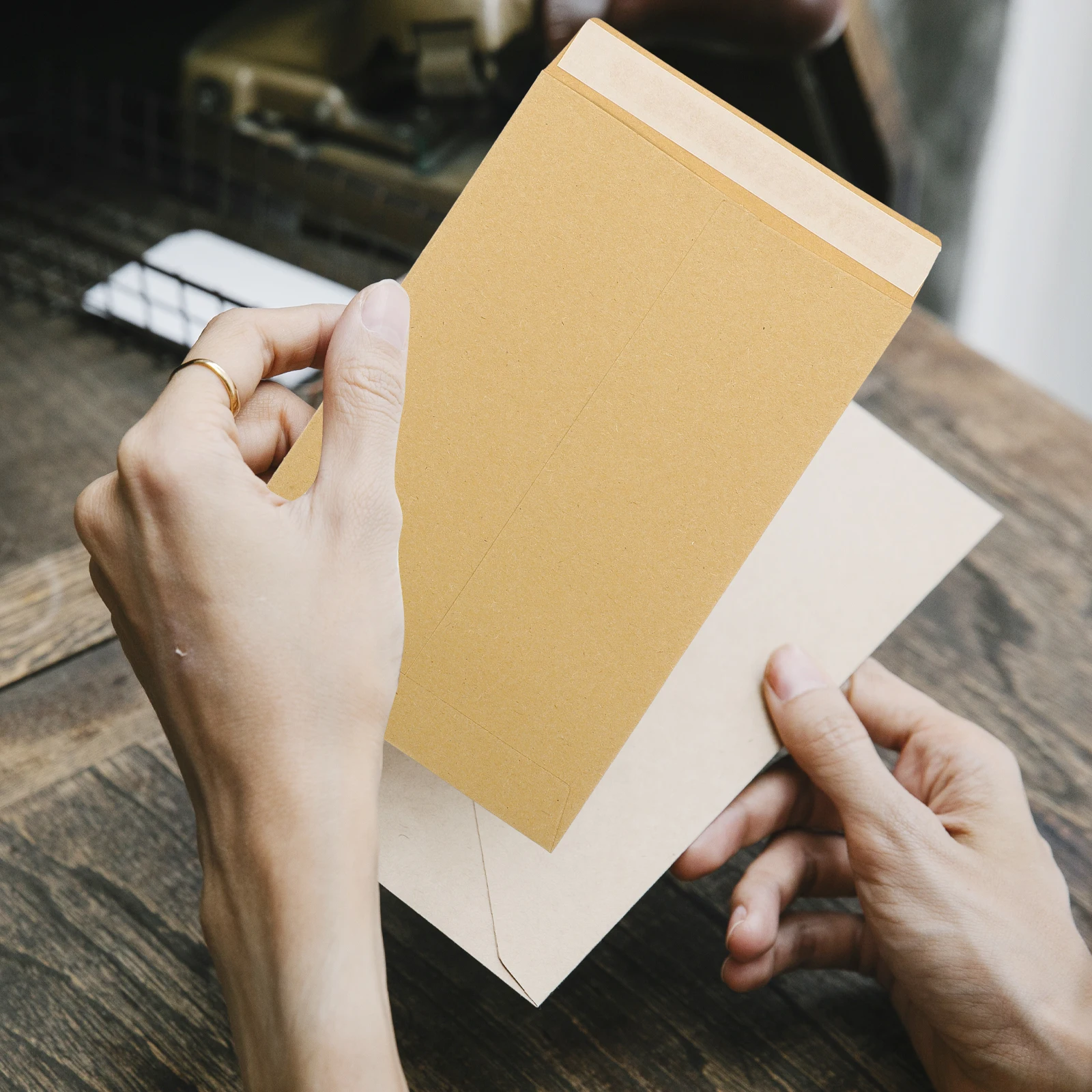 

100 Pcs Self Adhesive Envelope Kraft Paper Reusable Money Gift Cash Storing Buttons Savings Challenge Envelopes High Grade