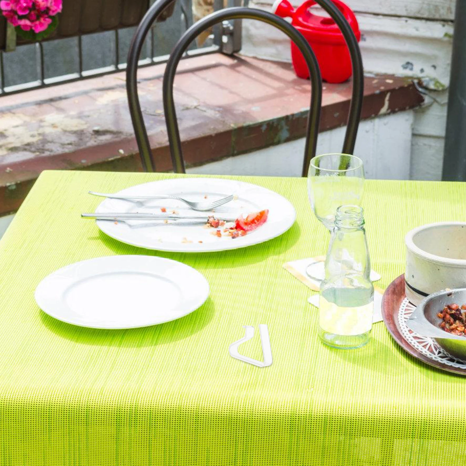 

6pcs Tablecloth Clips Clear Antislip Holders for Picnic Home Kitchen Restaurant Plastic Table Cloth Clips Cover