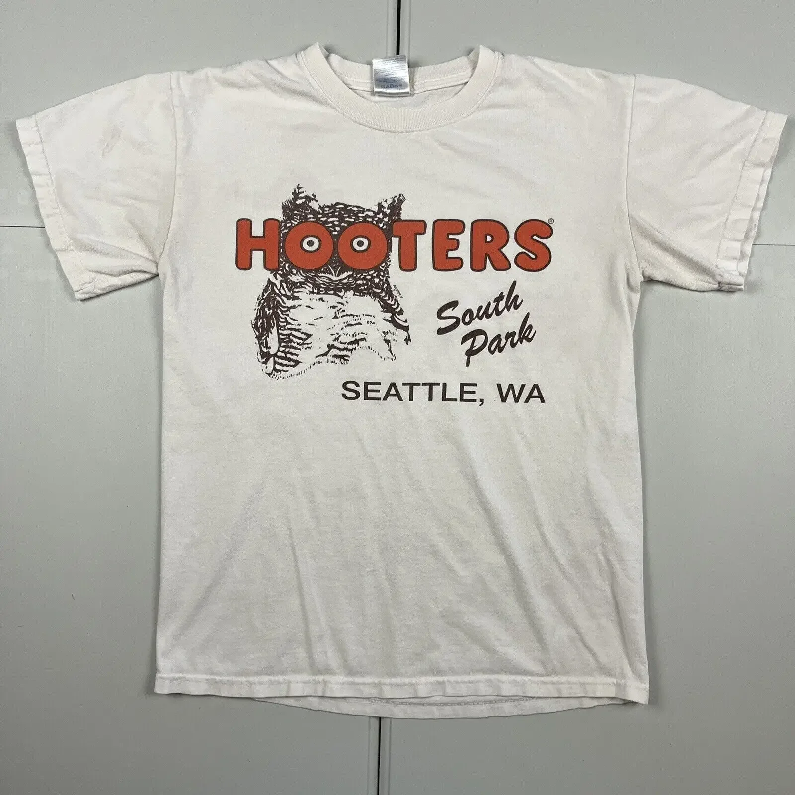 Vintage Y2K Hooters Restaurant Graphic T Shirt White S 2024 NEW Camiseta Short Sleeve Y2k Tops