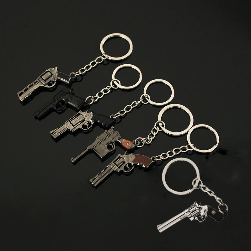 Game Gun Model Keychains Anime Weapons Ttig34 M1896 M500 Colt357 Mini R45 P08 Party Backpack Pendants Metal Collection