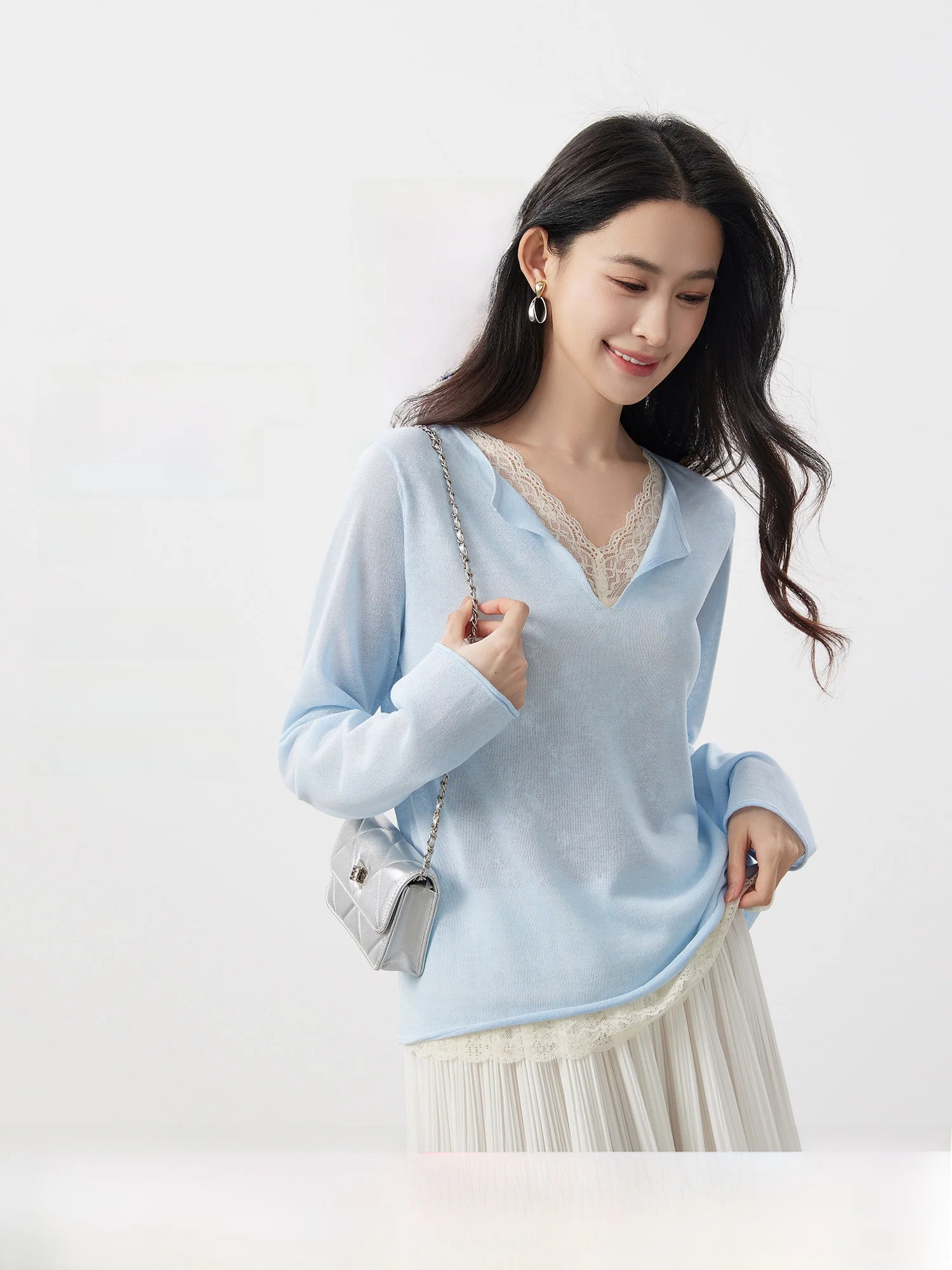 

Весна 2026: Новинка! Женский вязаный свитер с V-образным вырезом, тонким кружевом и имитацией двухслойности, мягкий, приятный к телу, с длинными рукавами.