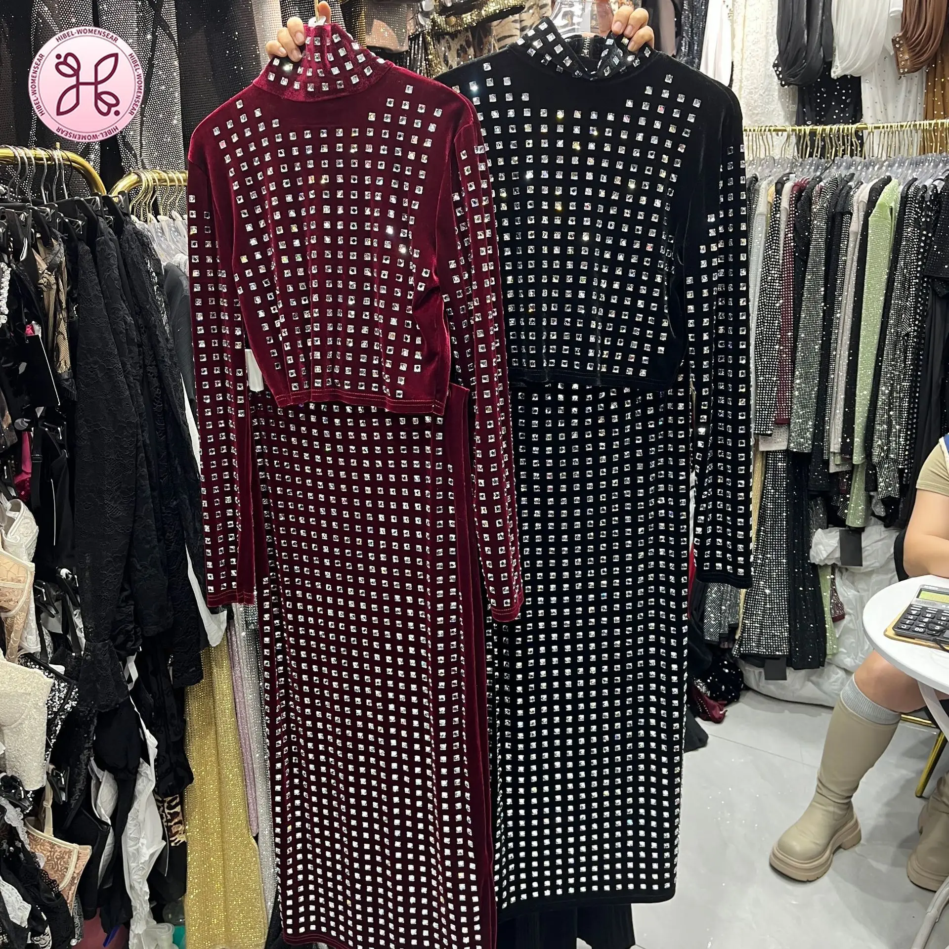 Conjunto de Dos Piezas de Terciopelo Brillante para Mujer, Nuevo 2026, Top Corto con Cuello Cuadrado y Pedrería, Falda Larga para Fiesta de Bodas