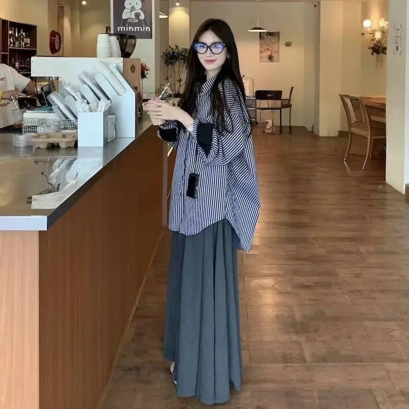 

Повседневная свободная рубашка-куртка в полоску с длинным рукавом для женщин: модный осенний стиль 2025 года, универсальный топ в винтажном стиле для создания непринужденного образа