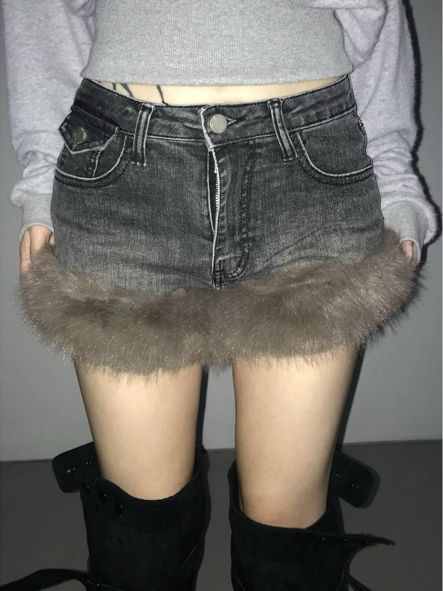 

Low Waist Slim Fit Denim Shorts for Women Bootcut Booty Shorts American Style Splice Faux Fur Sexy Hot Pants Street Style