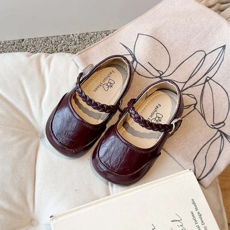 

Детские туфли на плоской подошве, однотонная тканая обувь, новинка 2023 года, туфли принцессы для девочек, нескользящая обувь для танцев для девочек, обувь из искусственной кожи