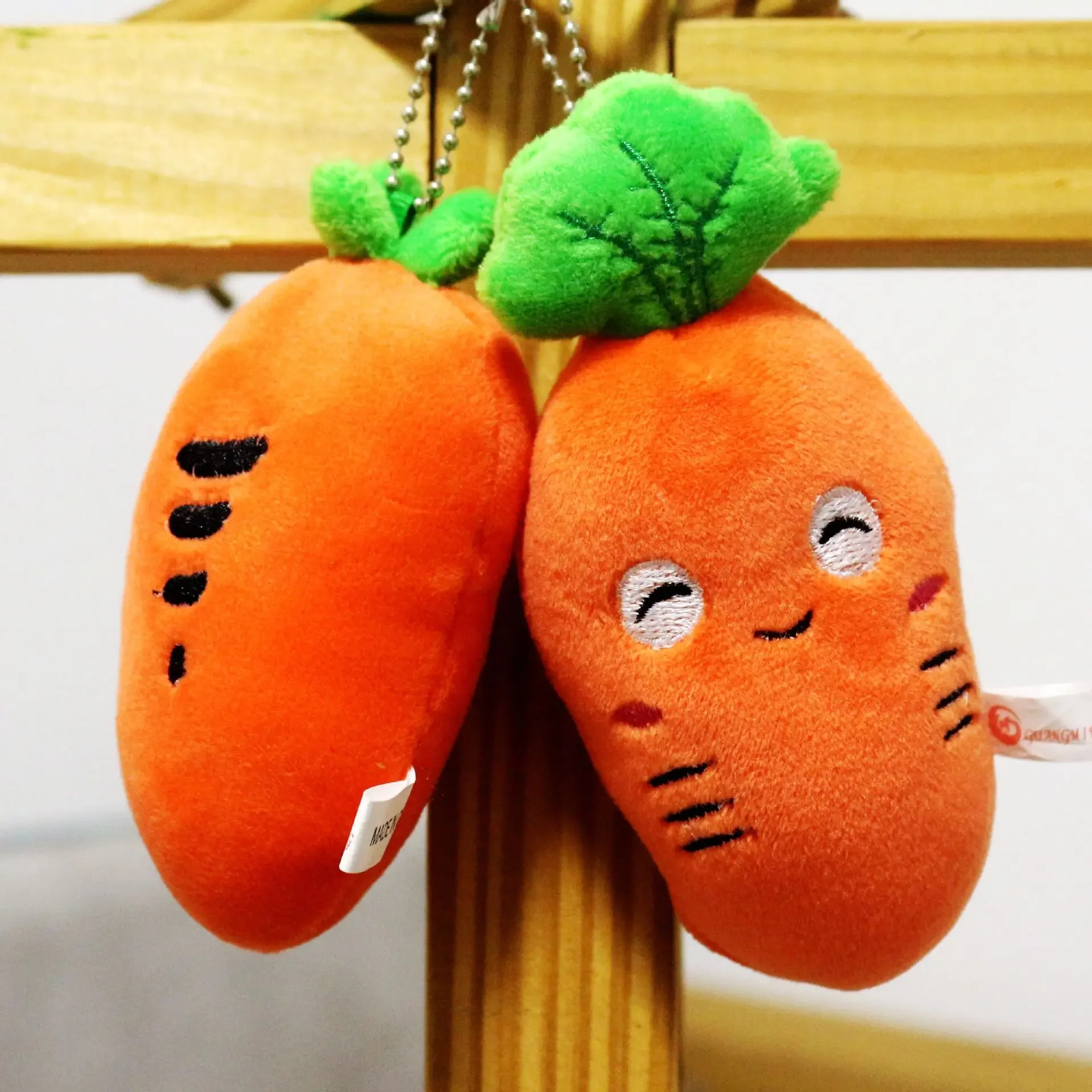 

Cute Expression Radish Vegetable Doll Simulation Happy Radish Soft Doll Pendant Bag Ornament Keychain Holiday Gift Plush Toys