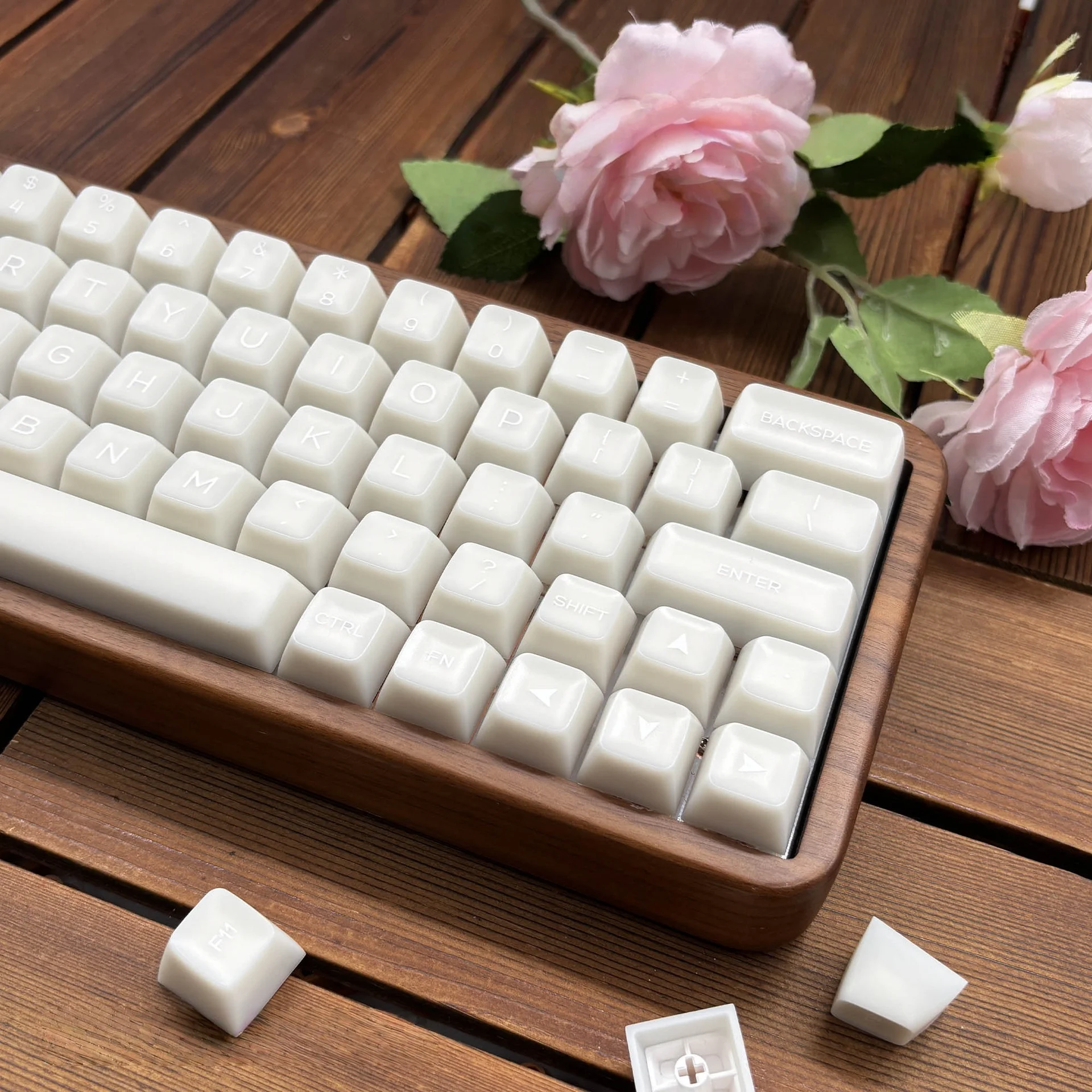 White Jade Keycaps PC Key caps 142 Keys SA Profile Keycap Semi-transparent Curved Surface Compatible with 60%/65%/75%//96%/100%