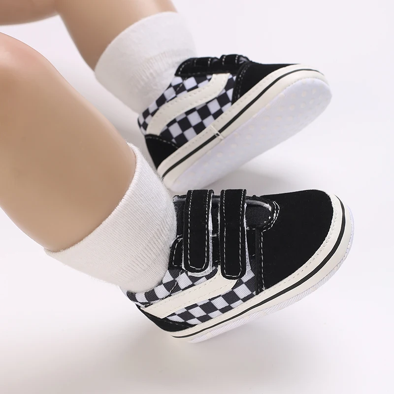 0-18M ผ้าใบคลาสสิกกีฬารองเท้าสำหรับชายและหญิงผ้าใบด้านล่างกันลื่นรองเท้ากีฬาลำลองสำหรับการเรียนรู้รองเท้าเดิน