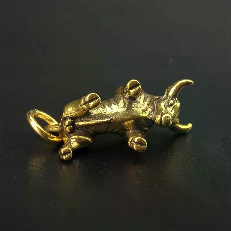 Mini Retro Brass Wall Street Bull Statue Sculpture Hand Toy Gift Keychain Ornament Home Office Desk Decorative Ornament - Image 4